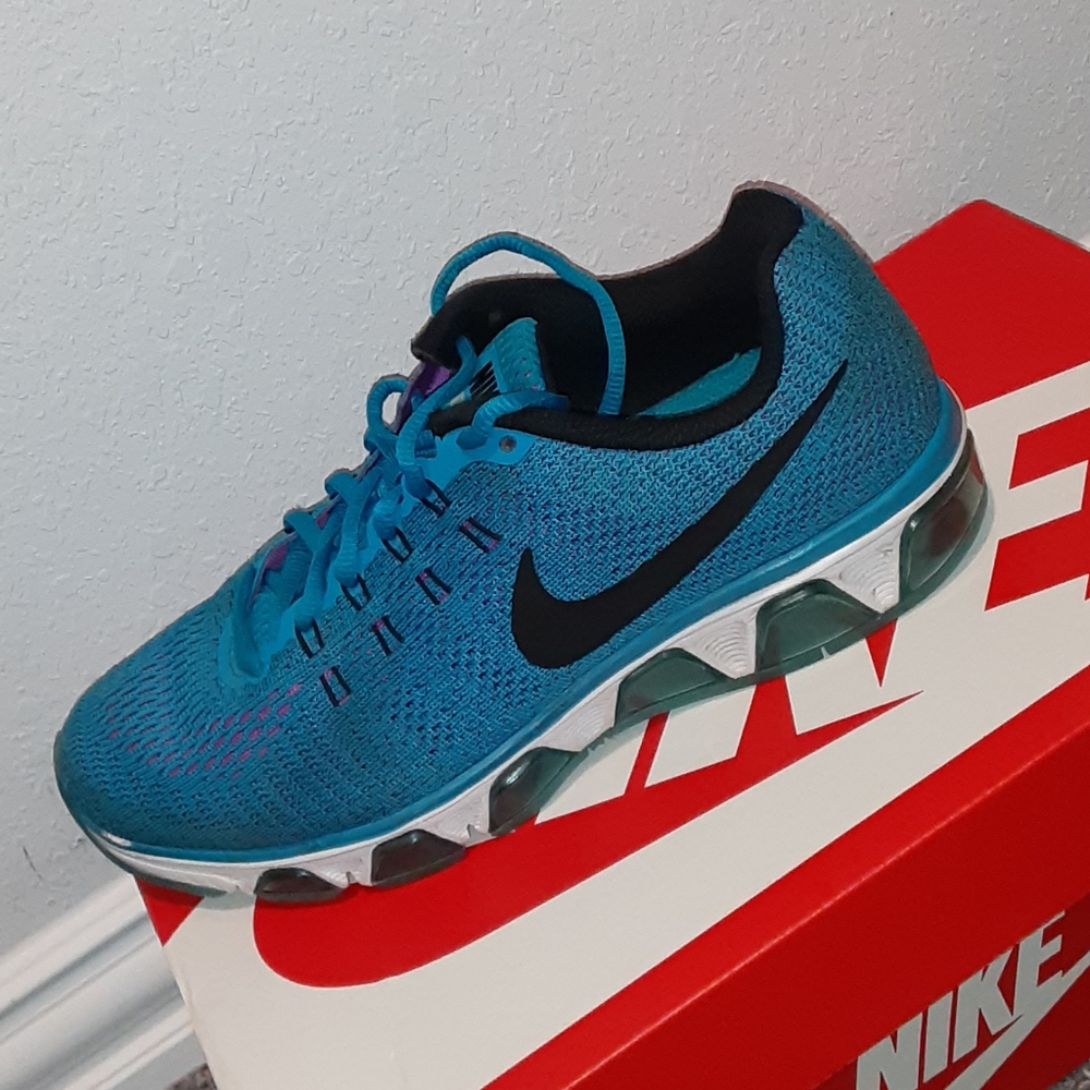 Air Max - Picture 2 of 4